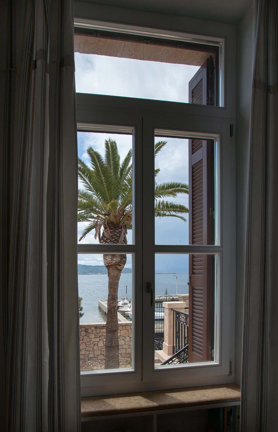 Bedroom 1 — Sea view suite